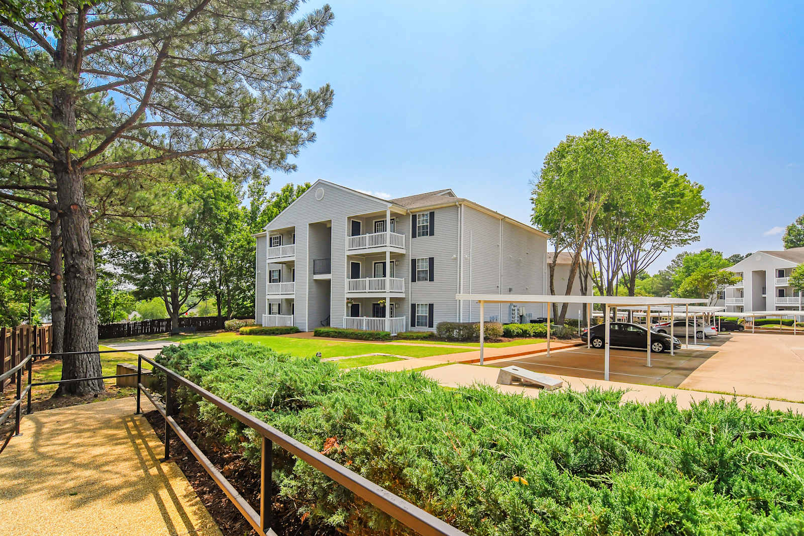 Lexington Pointe Apartment Homes interior 1